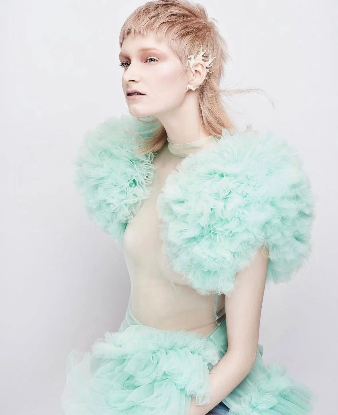 Styling-assistance photograph 01 for Remix Hair. Styling by Annet Veerbeek, assisted by Storm Nijhuis.
