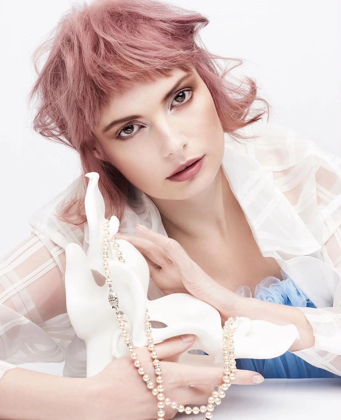 Styling-assistance photograph 02 for Remix Hair. Styling by Annet Veerbeek, assisted by Storm Nijhuis.